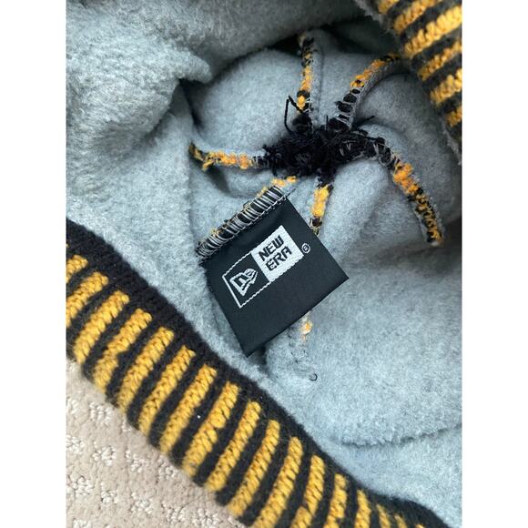 Iowa Hawkeyes New Era Winter Hat/Cuffed Beanie Black/Gray Pom One Size - Picture 5 of 6